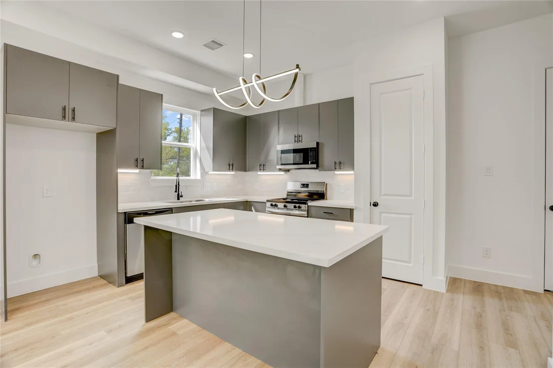 Photo of 9602 Burden Street