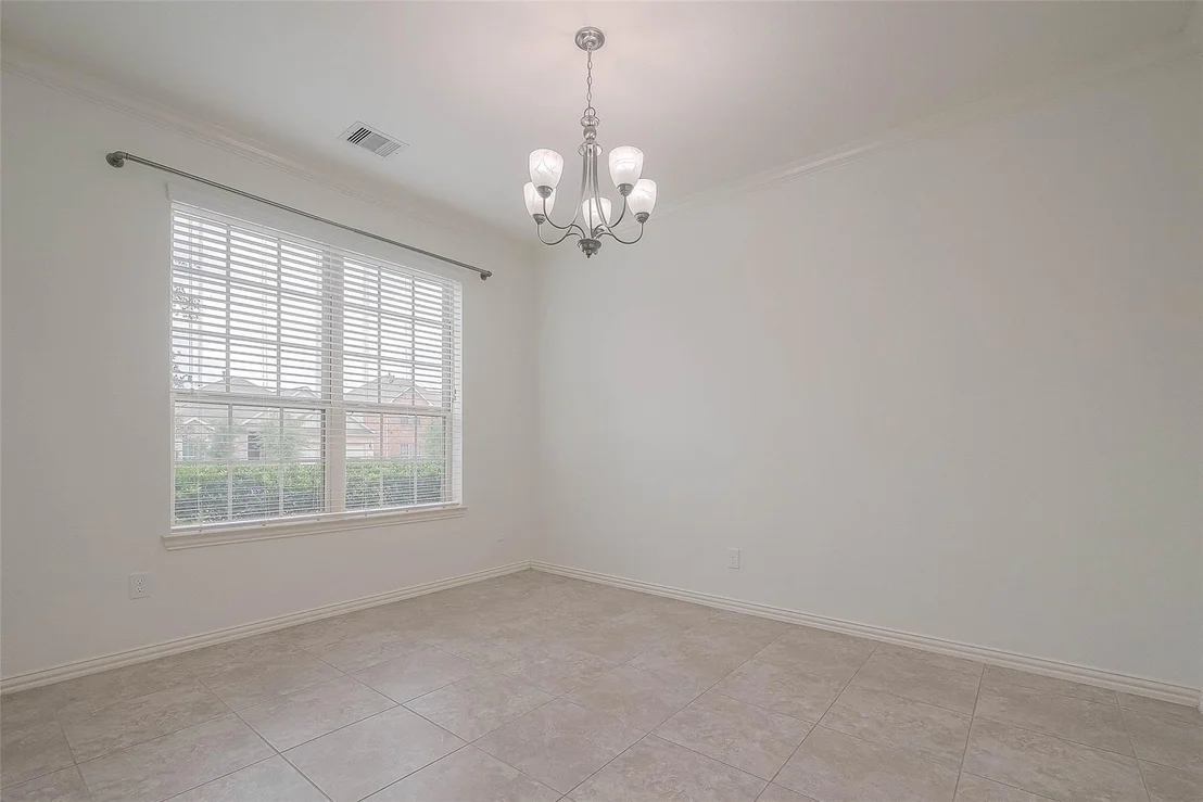 Photo of 2261 Oak Circle Drive N