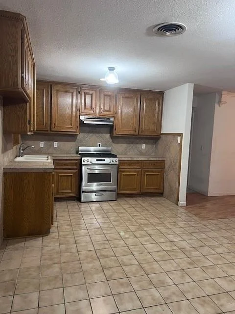 Photo of 806 Lyngrove Drive
