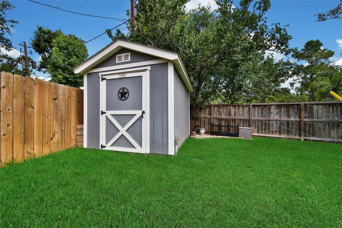 Photo of 1503 W T C Jester Boulevard