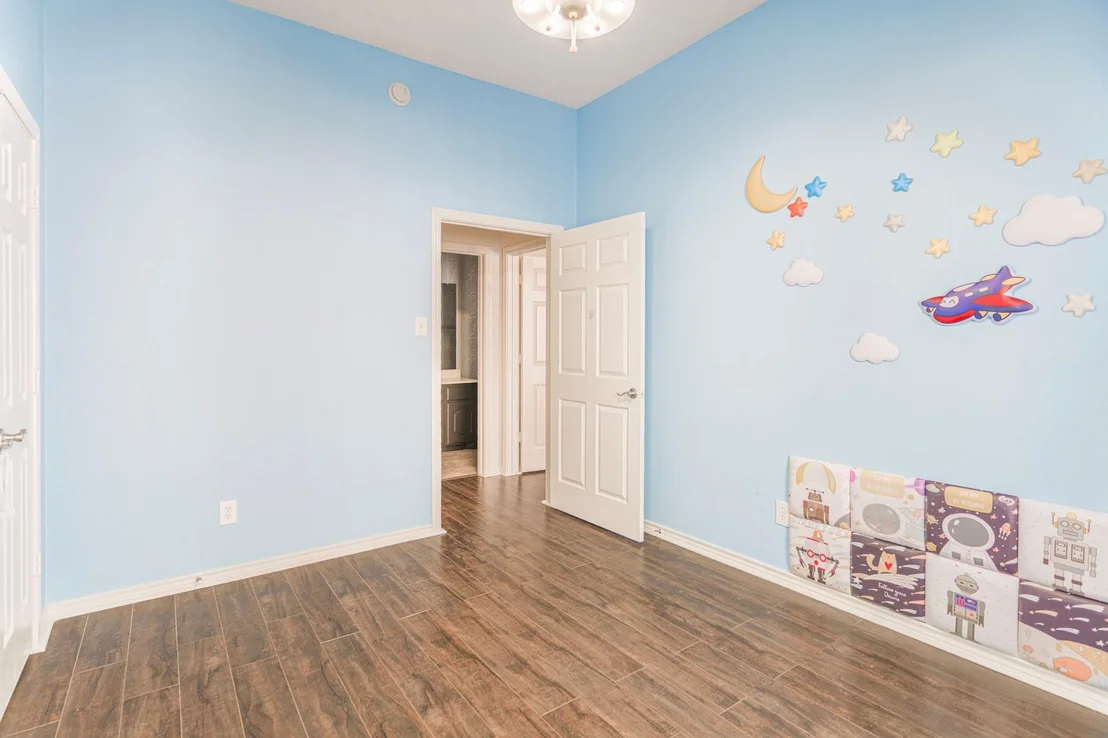 Photo of 1230 Riverchase Drive