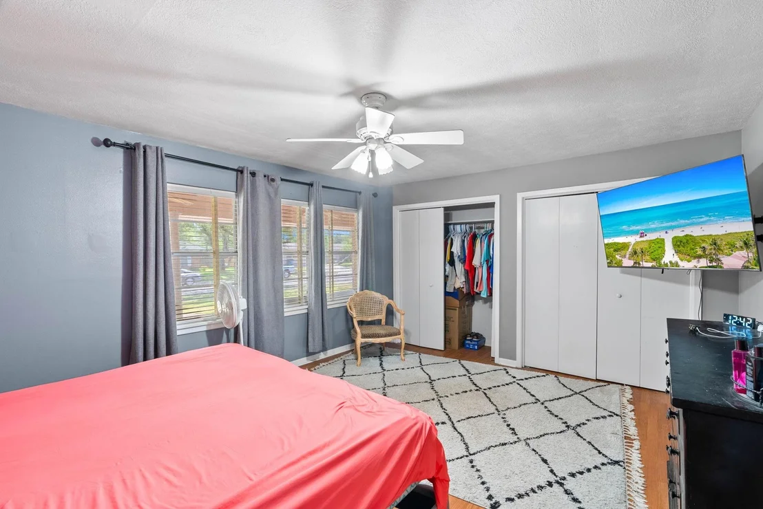Photo of 324 Woodlawn Street
