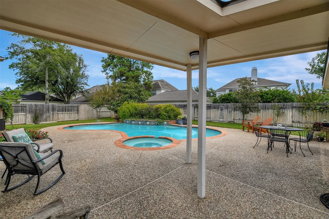 Photo of 15918 Lake Loop Drive