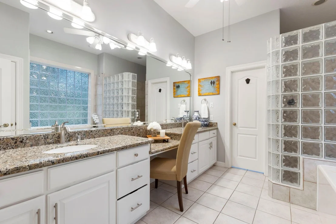 Photo of 10810 Lake Windcrest
