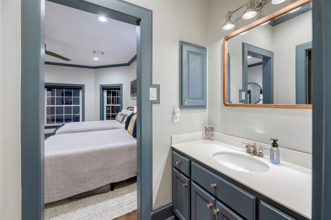 Photo of 923 Chinquapin Place