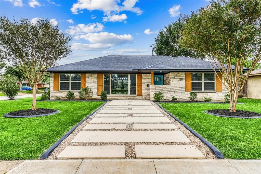 Photo of 2214 Lazybrook Drive