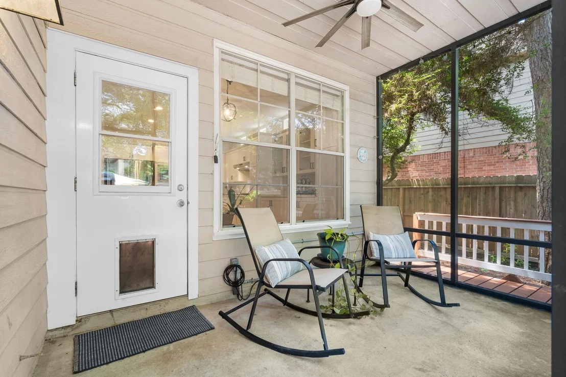 Photo of 15 S Piney Plains Circle