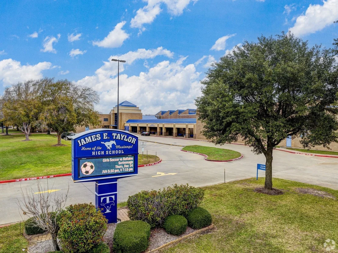 Photo of 20610 Castle Bend Drive