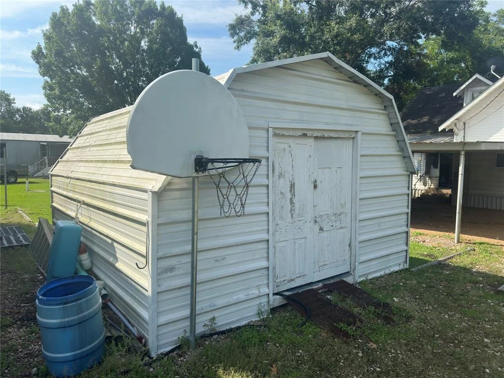 Photo of 5922 Railroad Street