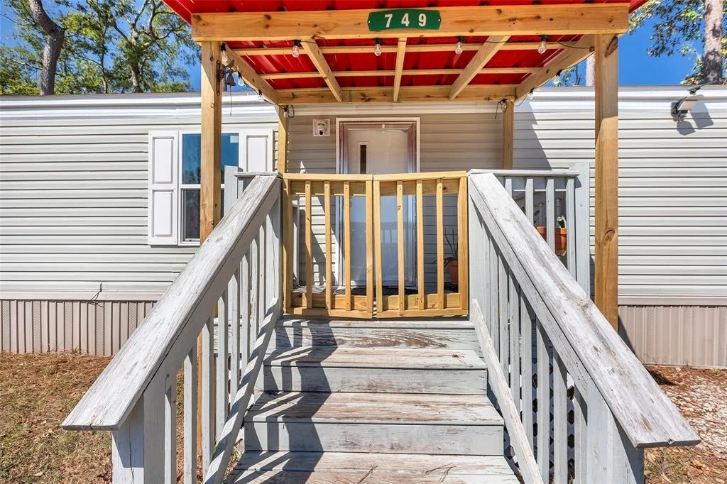 Photo of 749 Bradford Street