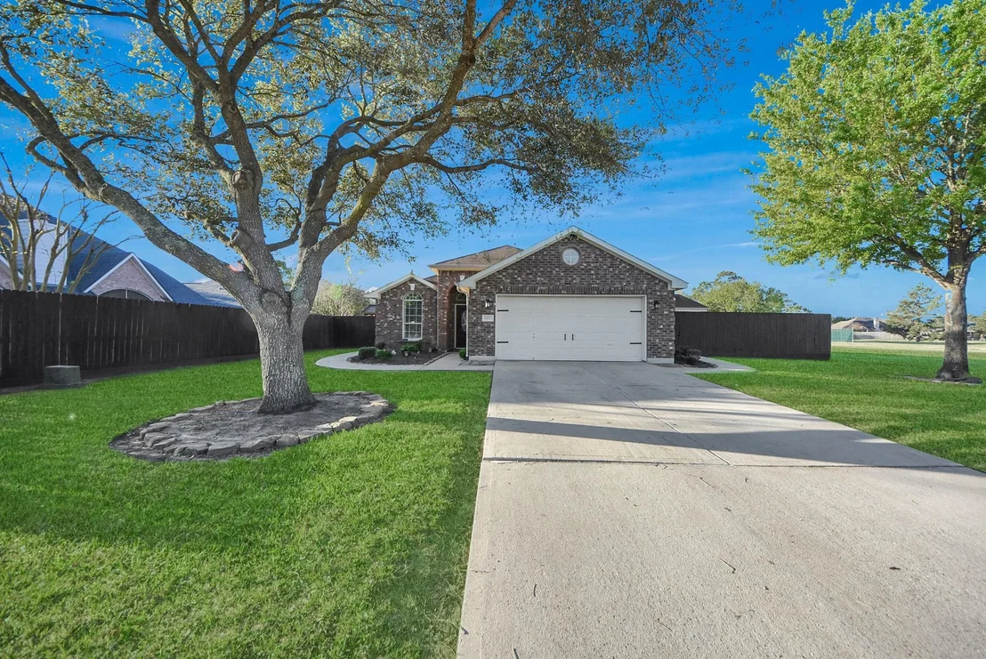Photo of 6115 Pine Lakes Drive
