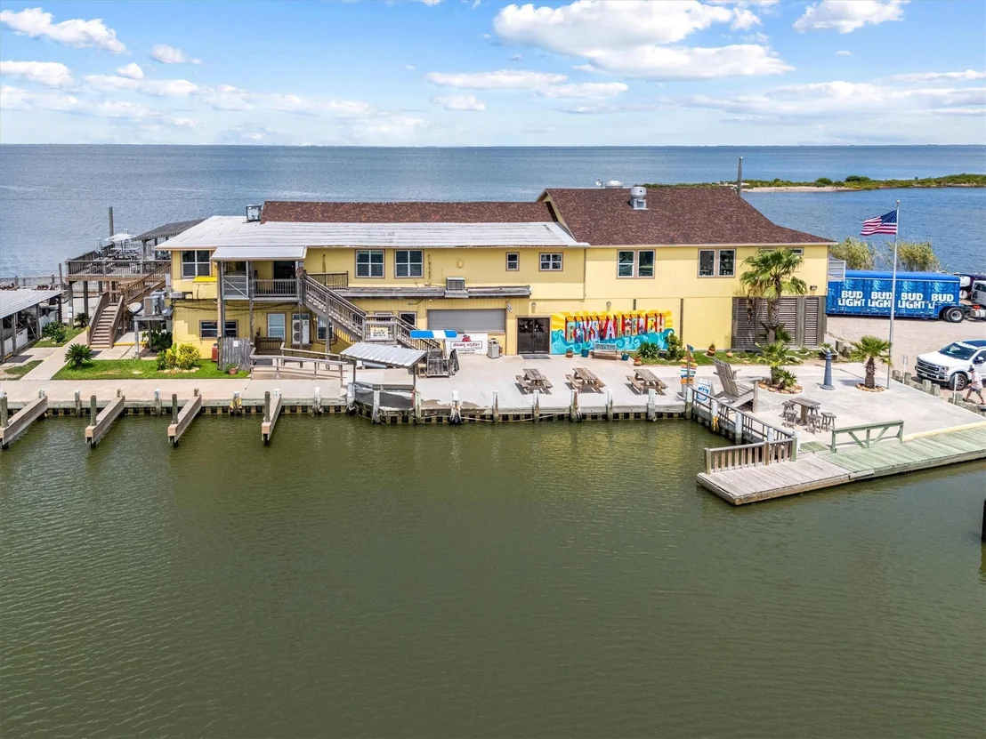 Photo of 871 Surfview