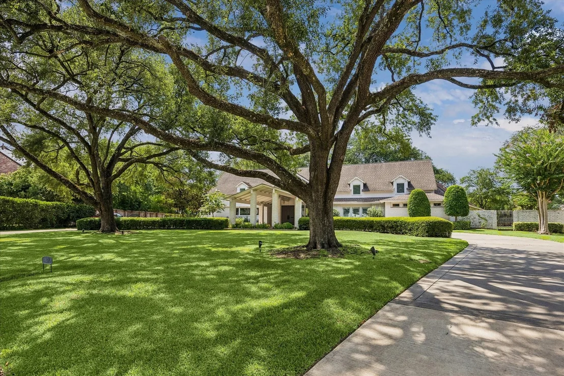 Photo of 5524 Sturbridge Drive