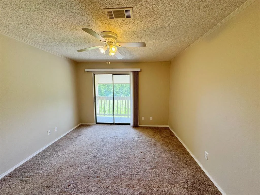 Photo of Unit 12A at 2501 Gulf Freeway
