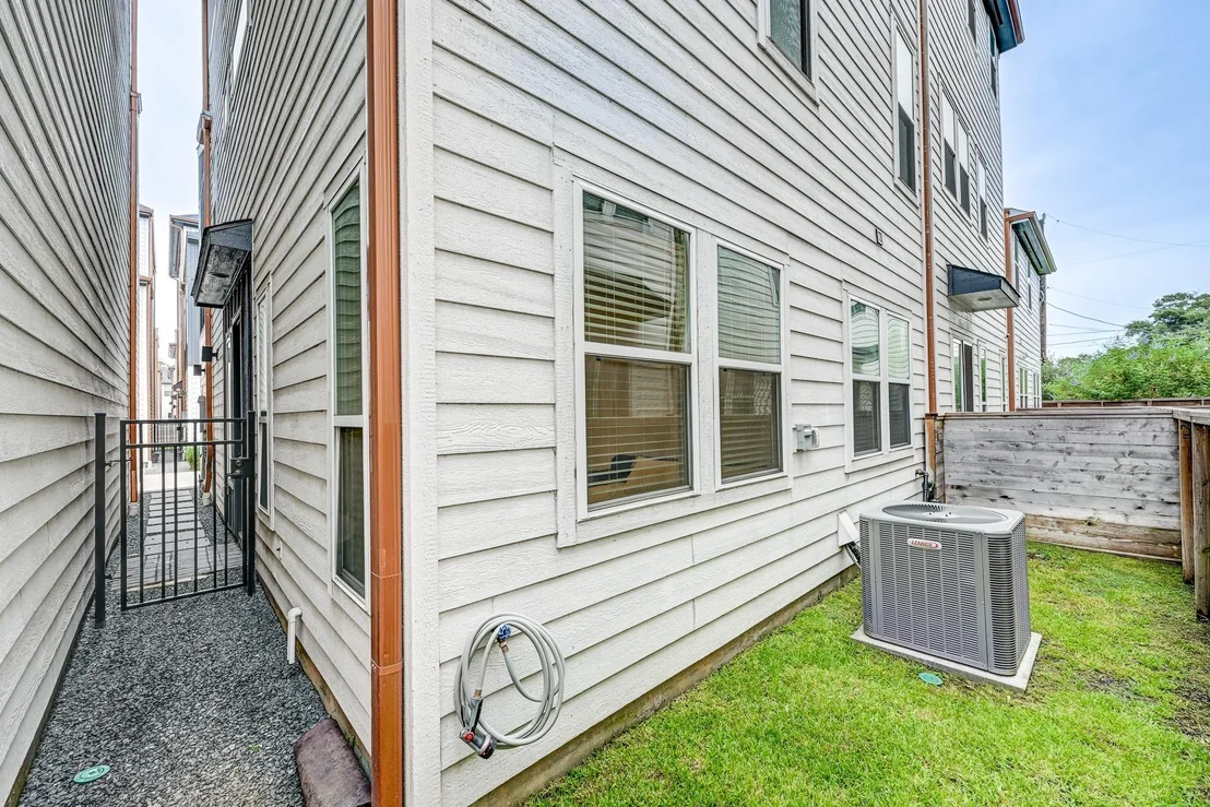 Photo of 737 N Emile Street