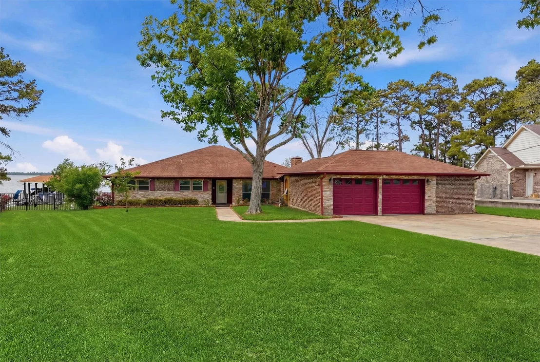 Photo of 18327 Shoreline Drive