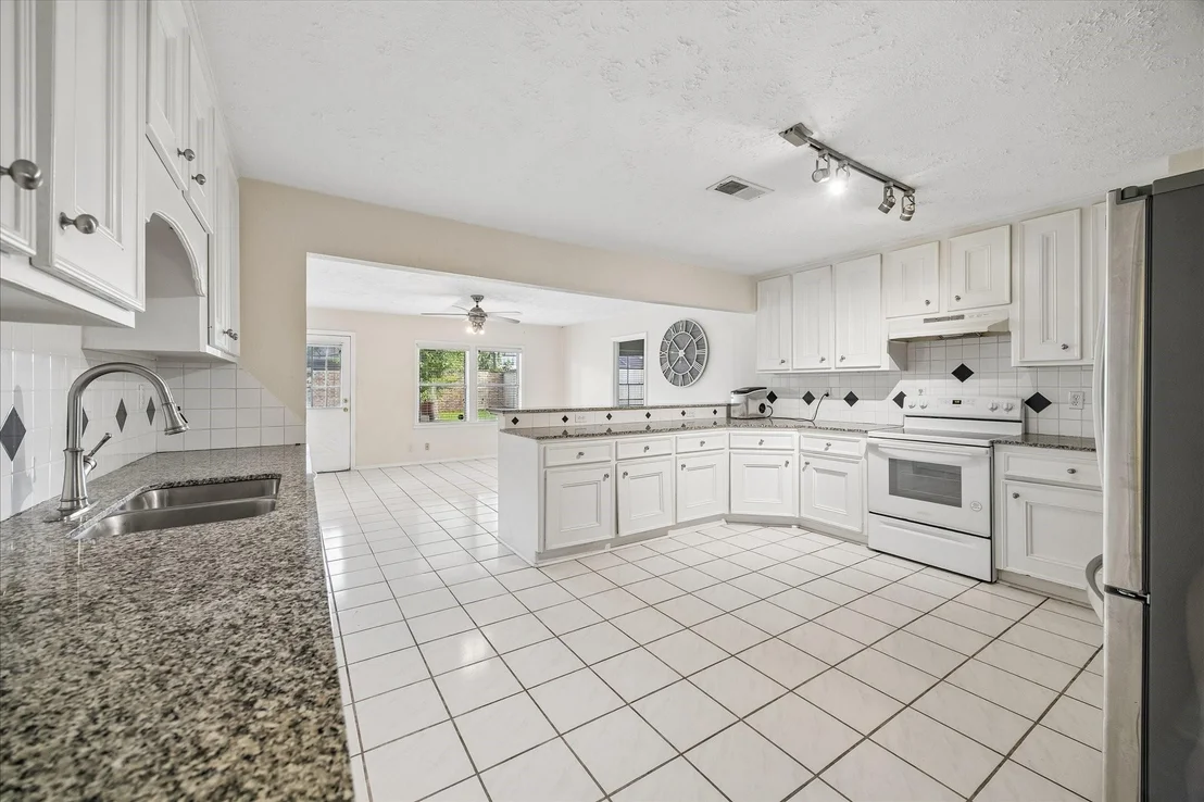 Photo of 6621 Westview