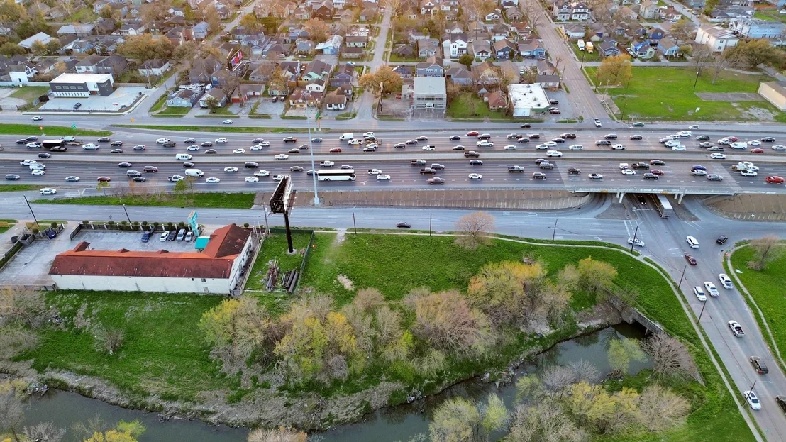Photo of 2636 North Freeway