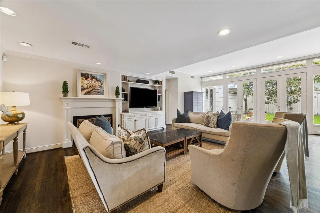 Photo of 6143 Chevy Chase Drive