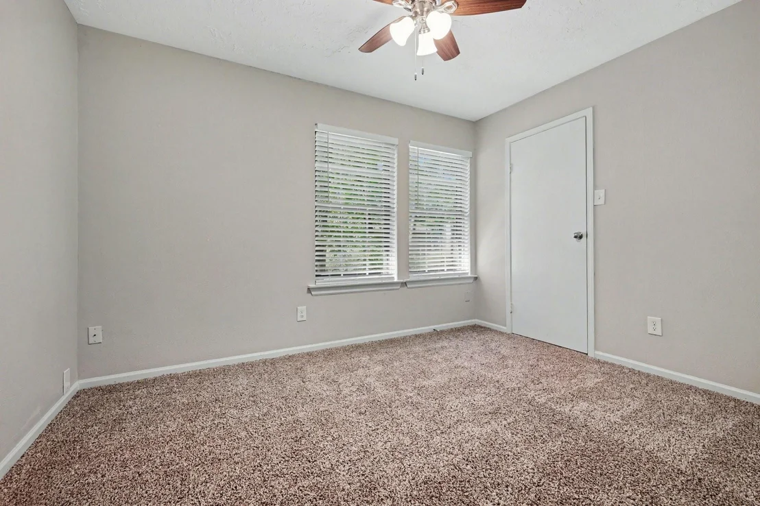 Photo of 34 E Wandering Oak Drive