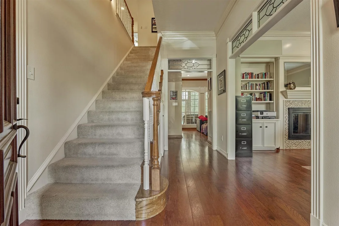 Photo of 115 E Shadowpoint Circle
