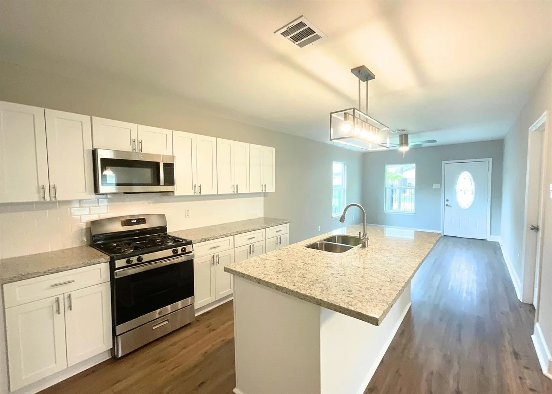 Photo of 7110 Avenue L