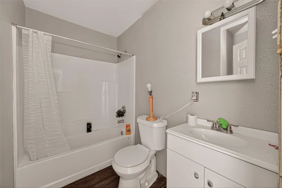 Photo of 25080 Lakeshore Drive