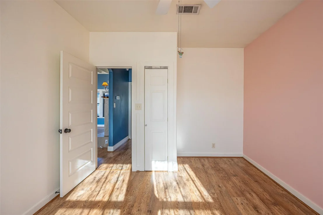 Photo of 2701 Bluebonnet Boulevard
