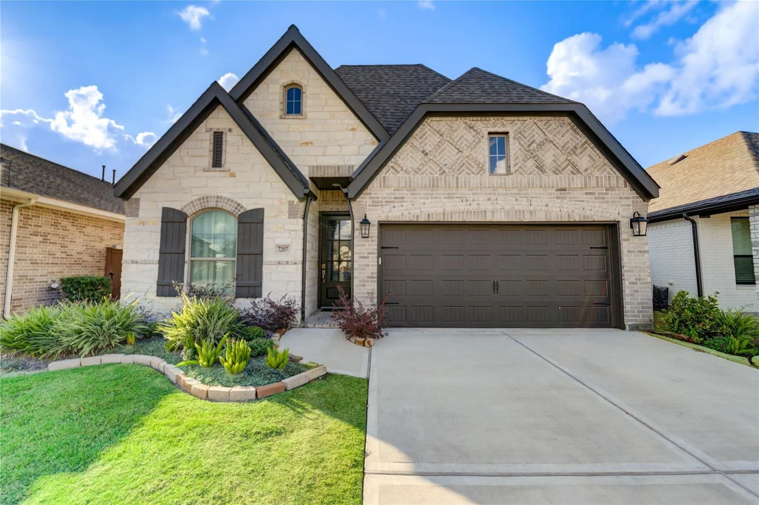 Photo of 7207 Bur Oak Bend Way