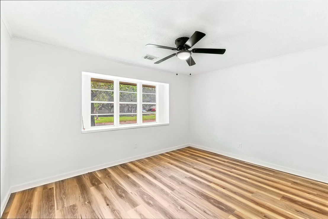 Photo of 2706 Burke Road