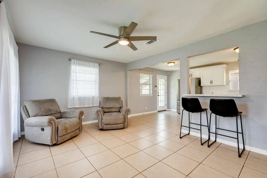 Photo of 108 Avenue E