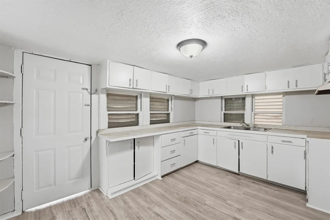 Photo of 811 W Broad Street