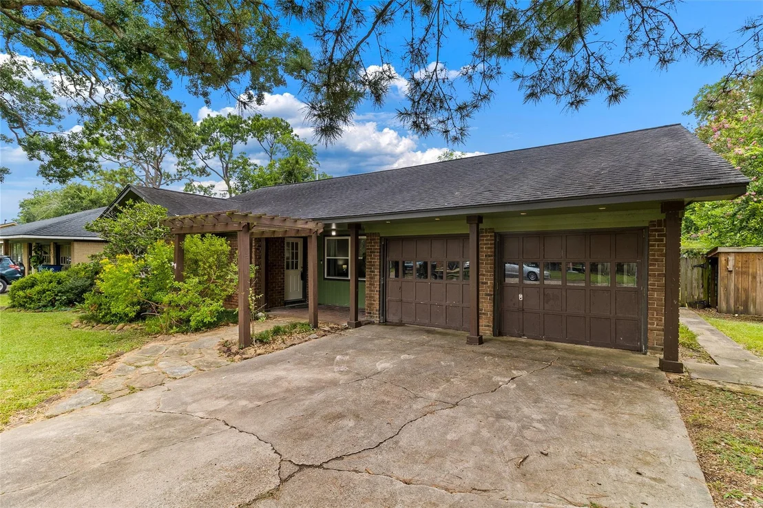 Photo of 1413 Lawn Drive