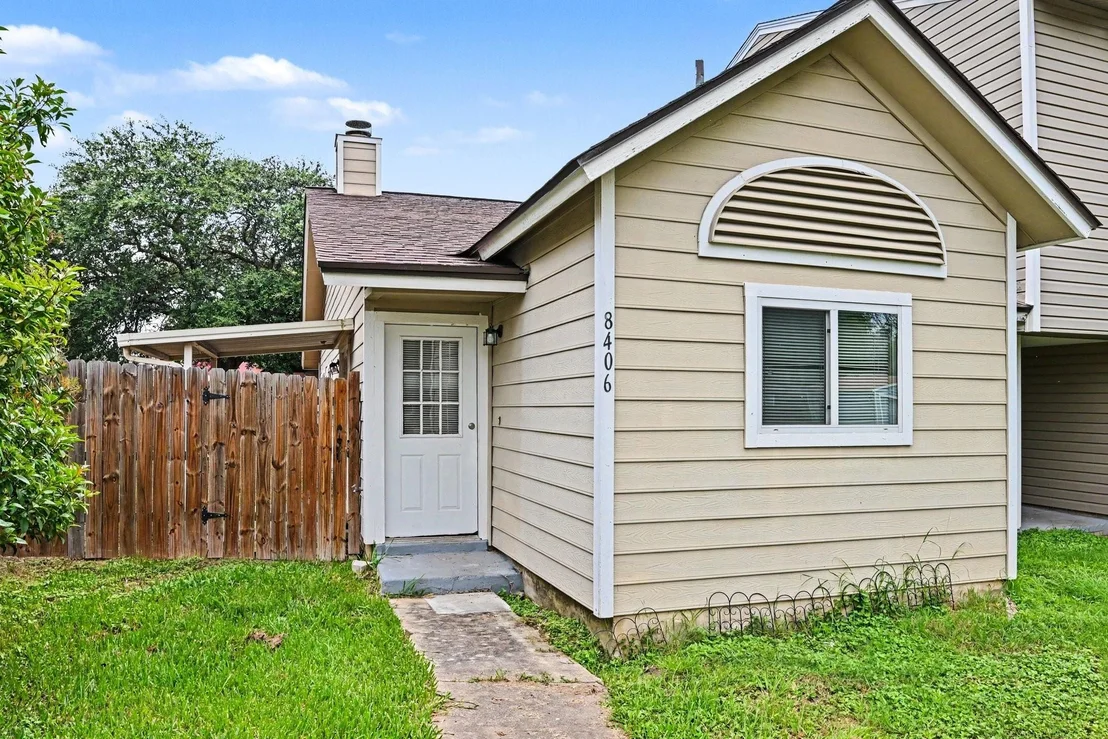 Photo of 8406 Forest Ridge Drive