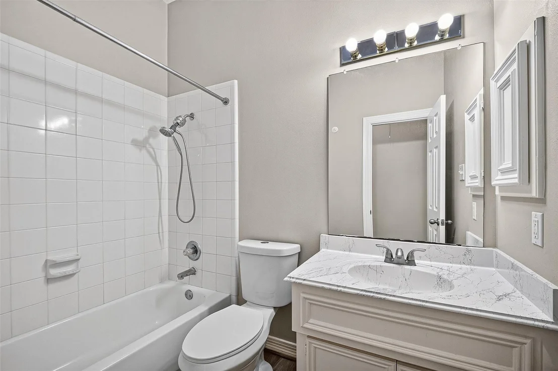 Photo of 3023 Brookview Drive