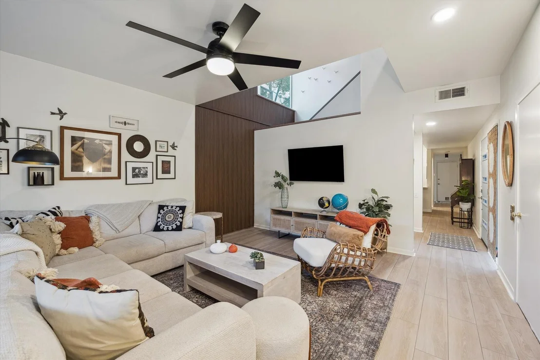 Photo of 2366 Dunstan Road