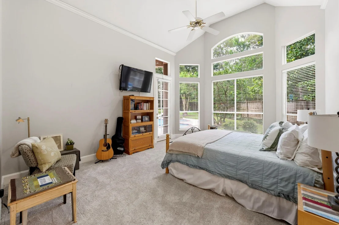 Photo of 54 N Wooded Brook Circle