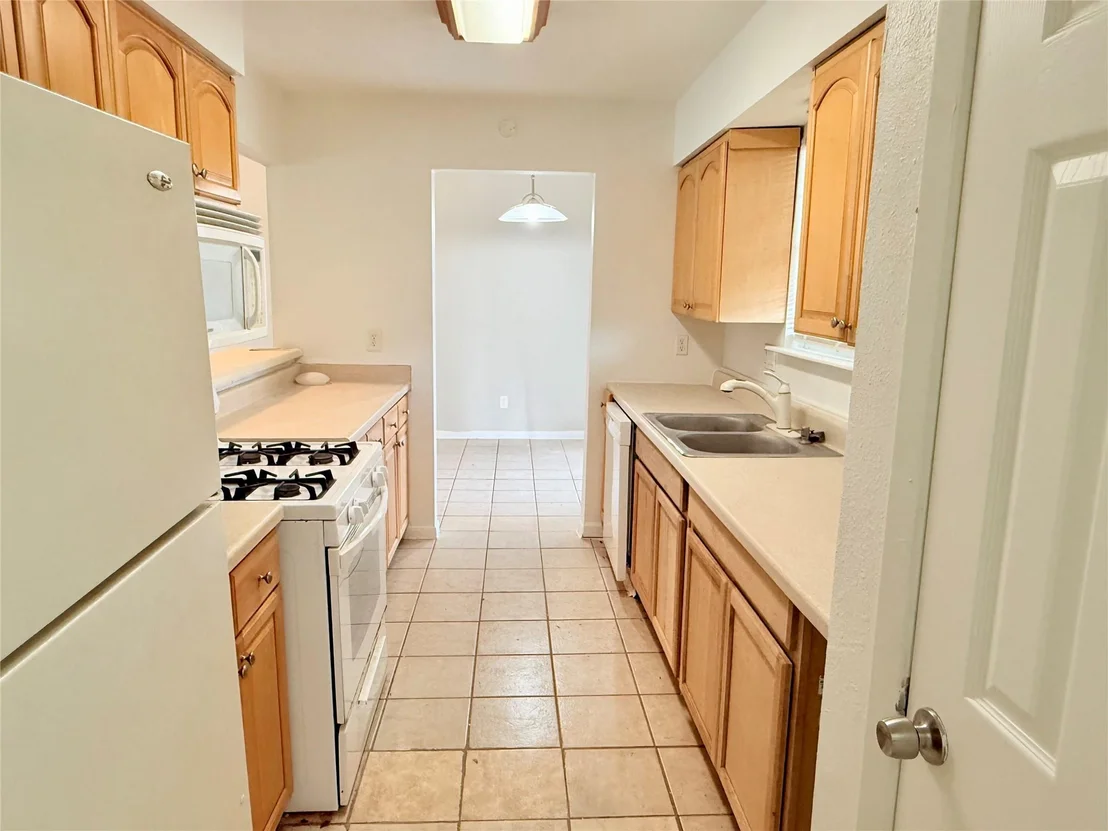 Photo of 2807 N Brompton Drive