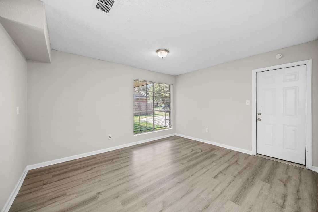 Photo of 16523 Loch Maree Lane