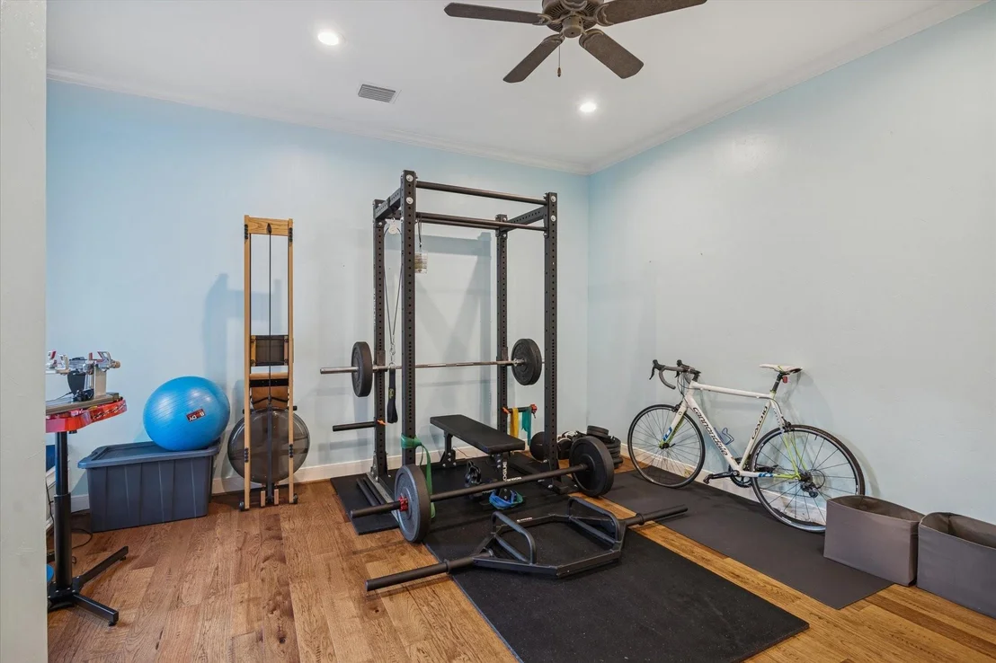 Photo of 47 N Regent Oak