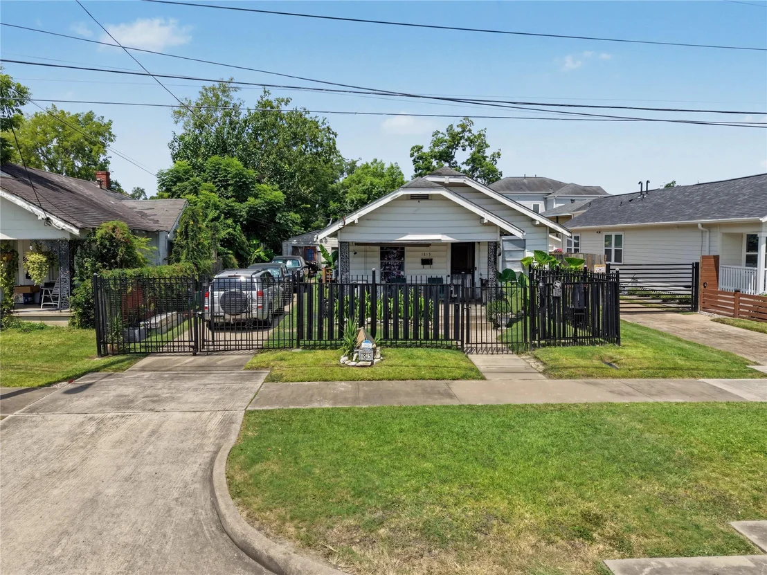 Photo of 1811 and 1815 Studewood Street