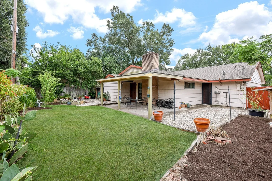 Photo of 6834 Hendon Lane