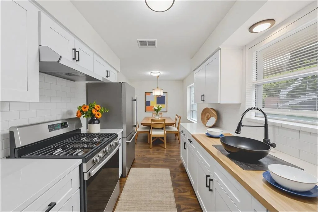 Photo of 15027 Bathurst Drive