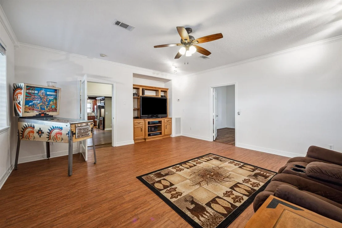 Photo of 33 Lakeside Drive