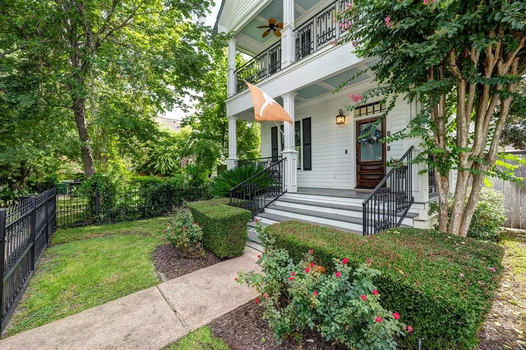 Photo of 818 Waverly Street