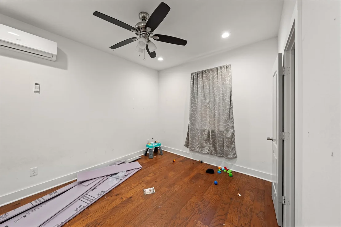 Photo of 2319 Creekleaf Road