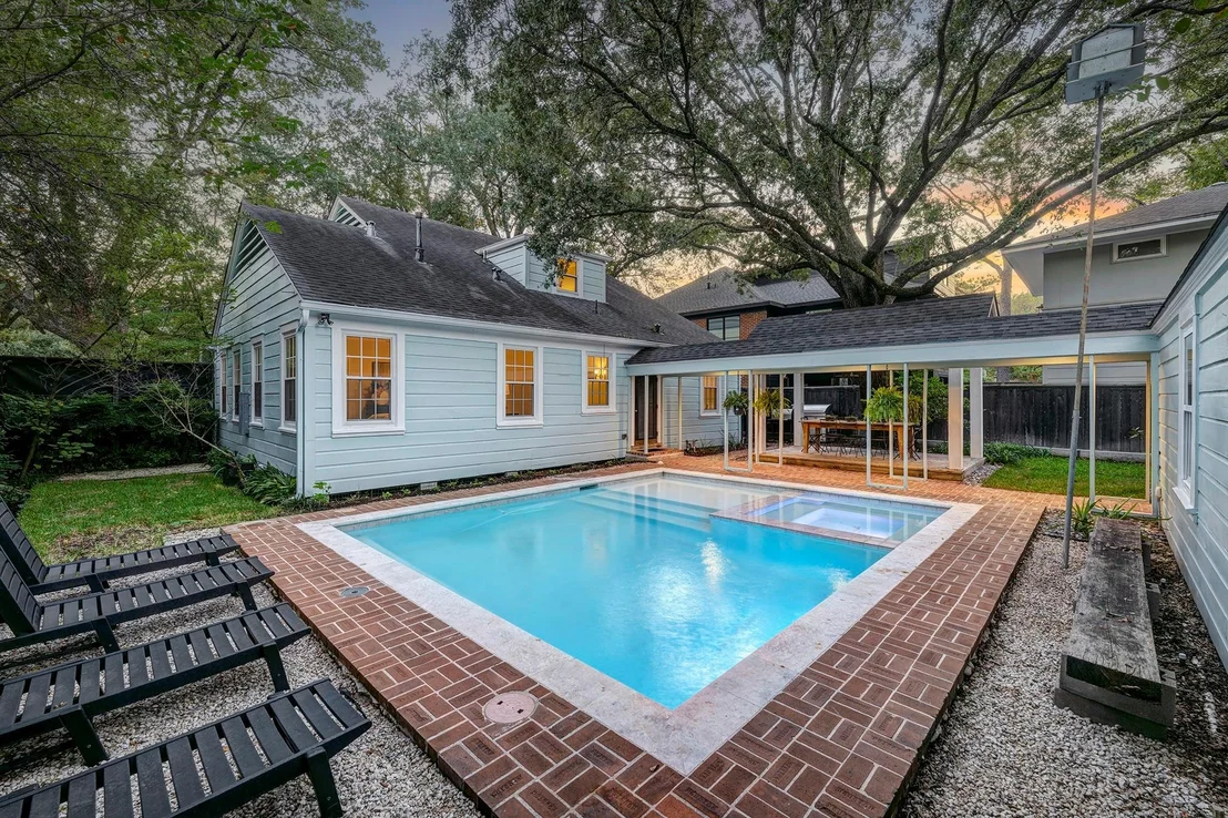 Photo of 2328 Dunstan Road