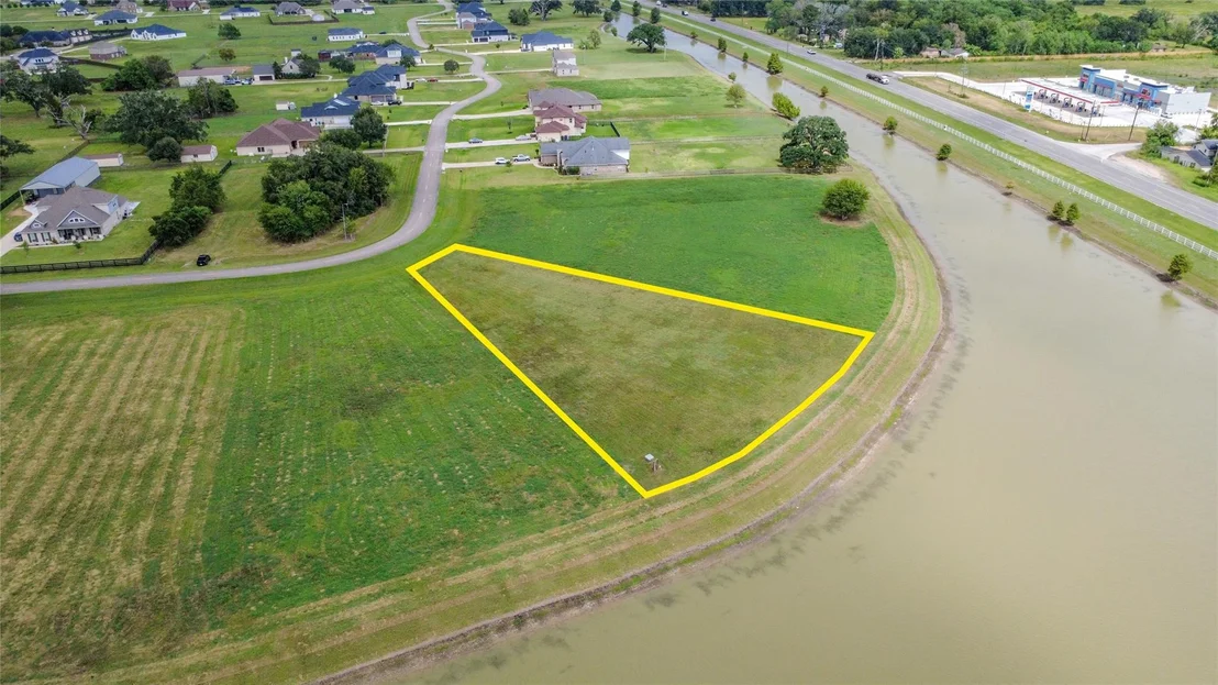 Photo of 1302 Lakeland Circle