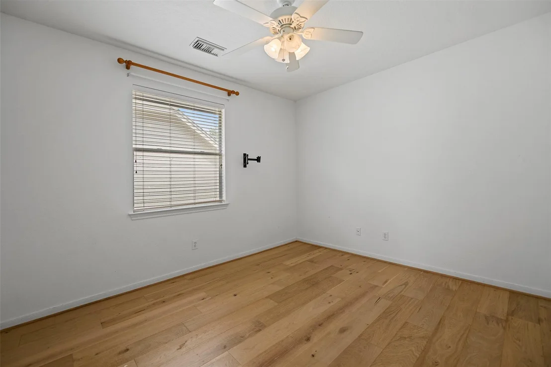 Photo of 98 E Beckonvale Circle