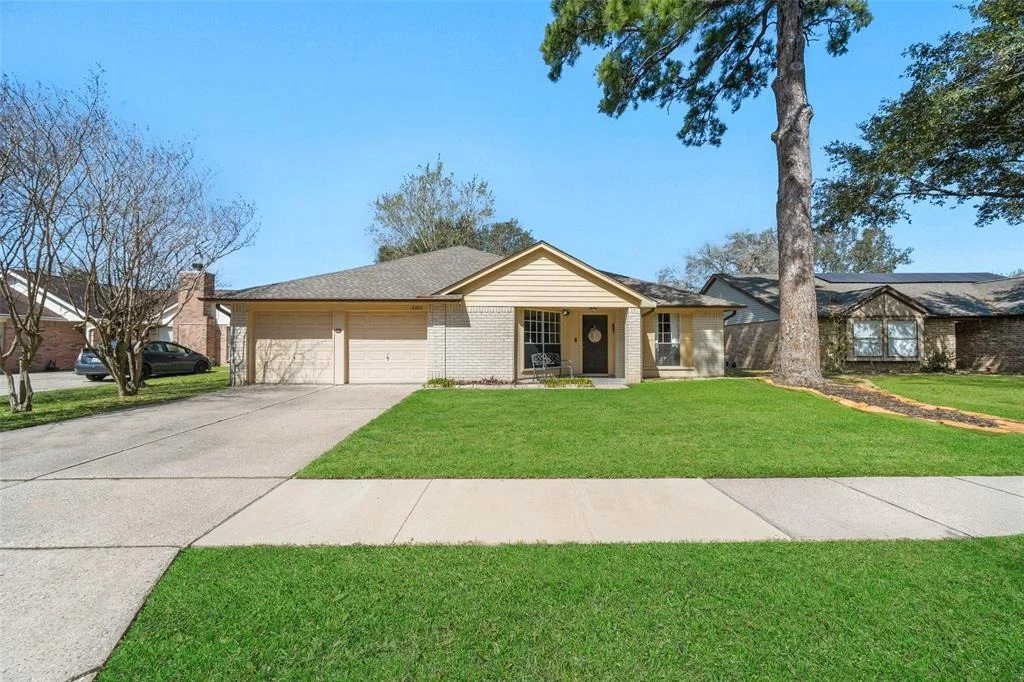 Photo of 5202 Rivertree Lane